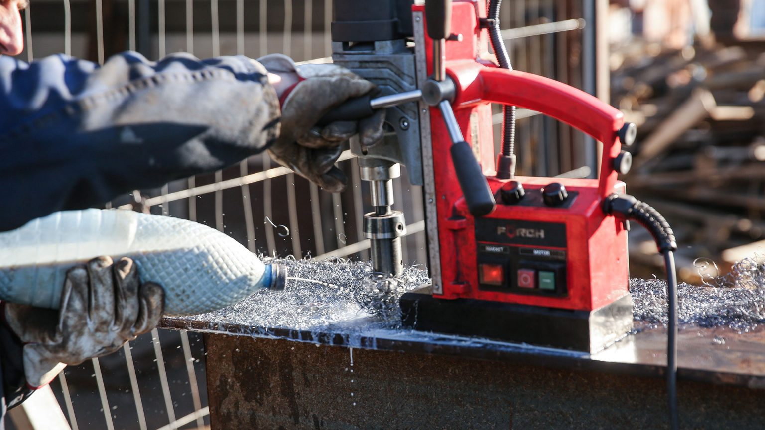 Fierăstrău de bandă pentru profile metalice